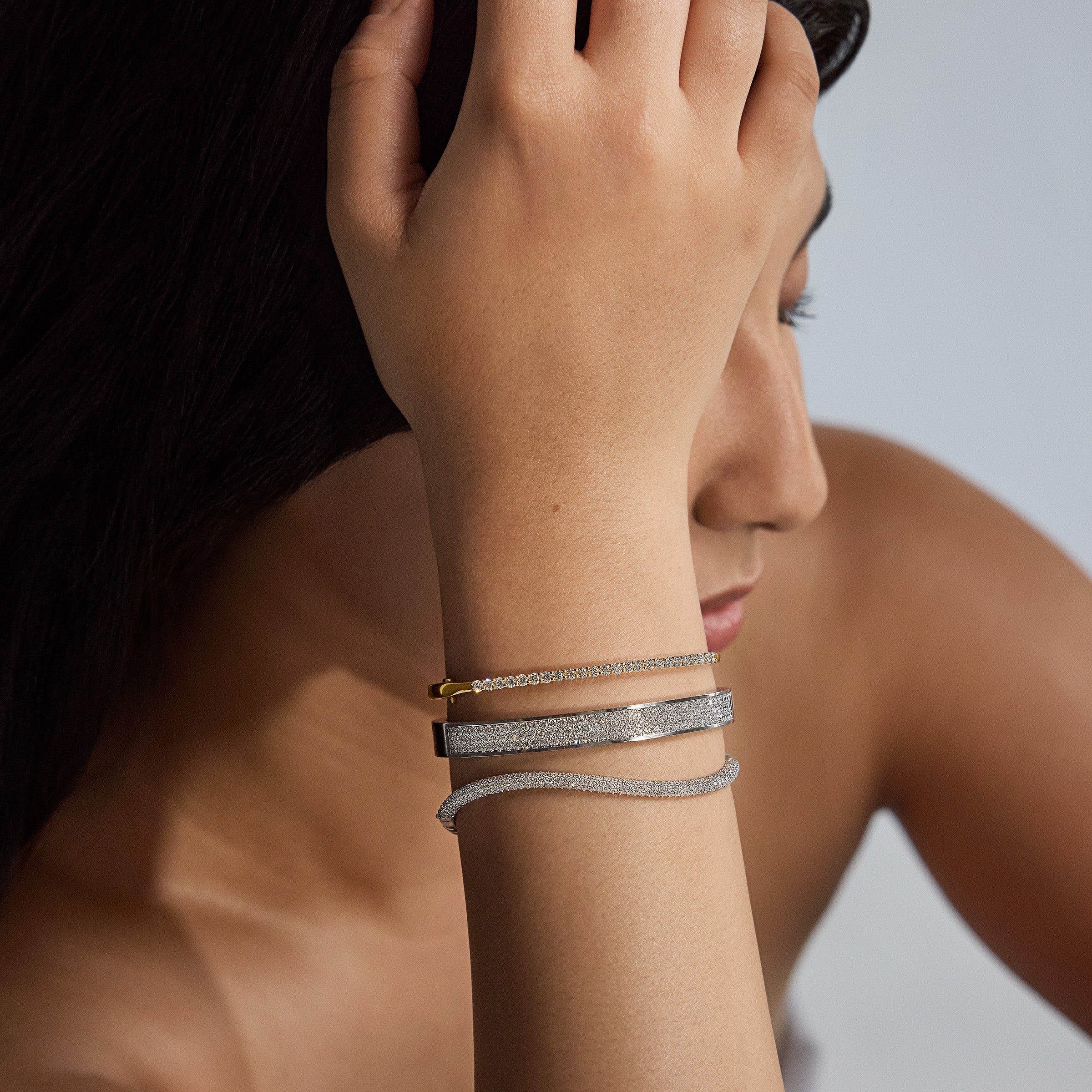 Diamond bangle | 18K Gold