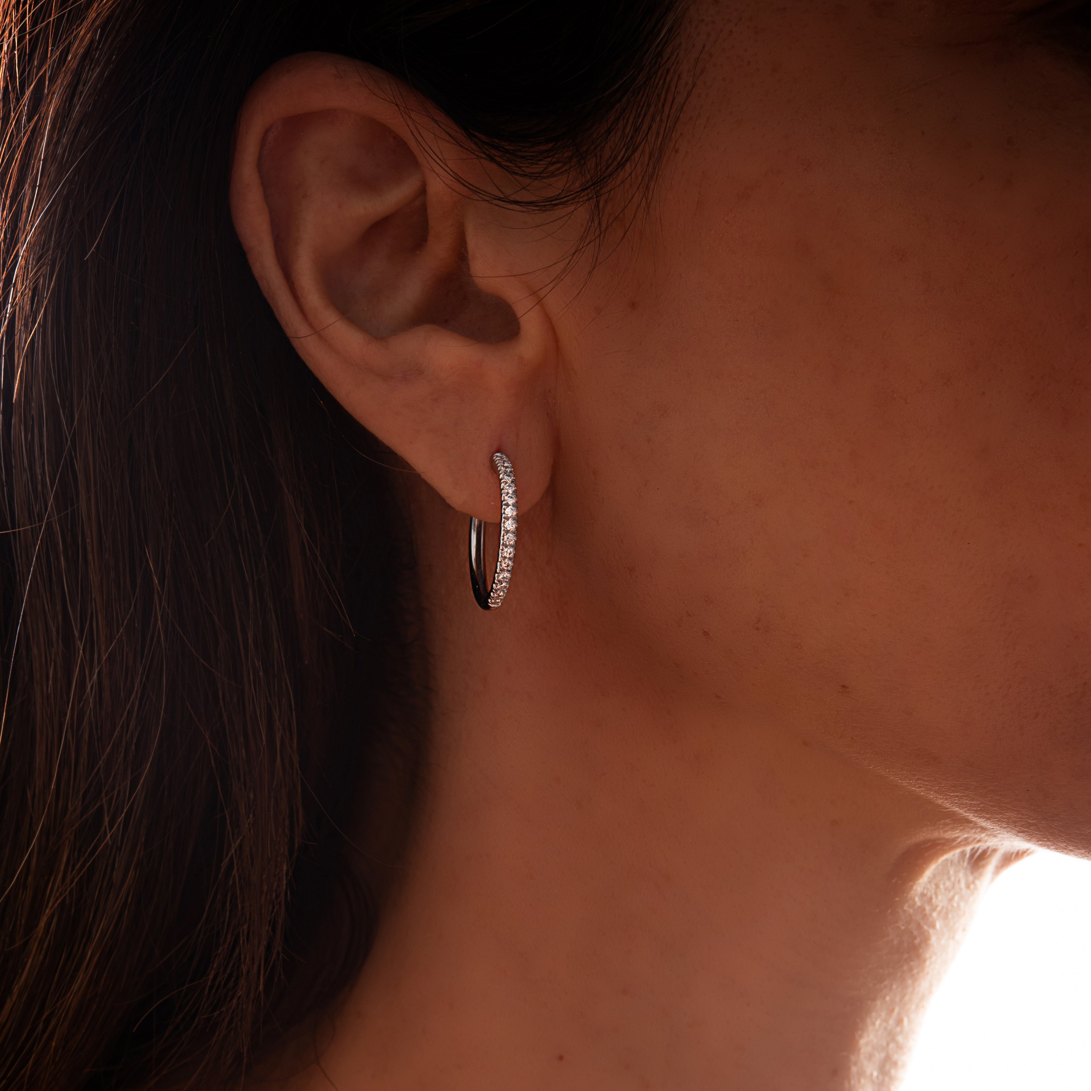 Boucles d'oreilles créoles demi-éternité en diamant