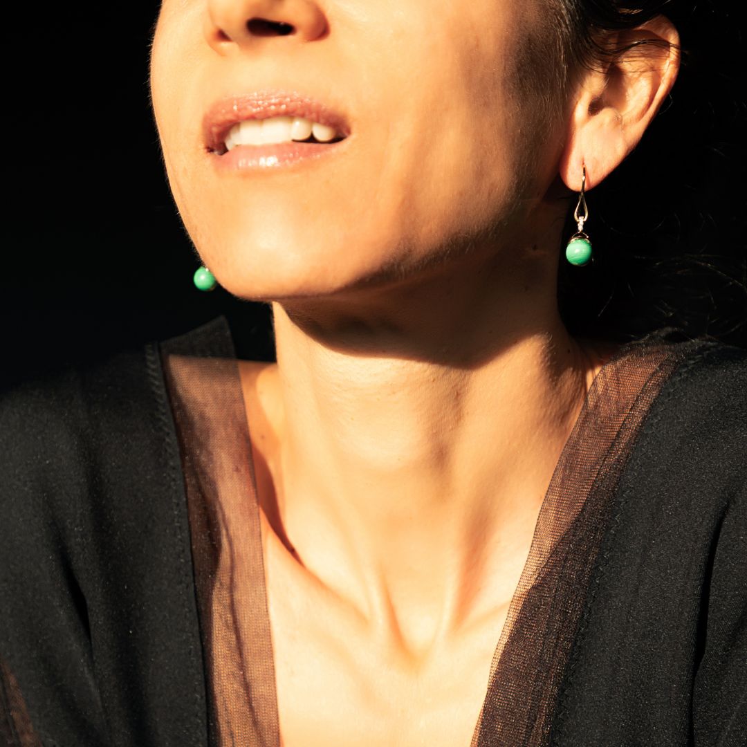 Boucles d'oreilles pendantes en malachite et diamants | Or 14 carats