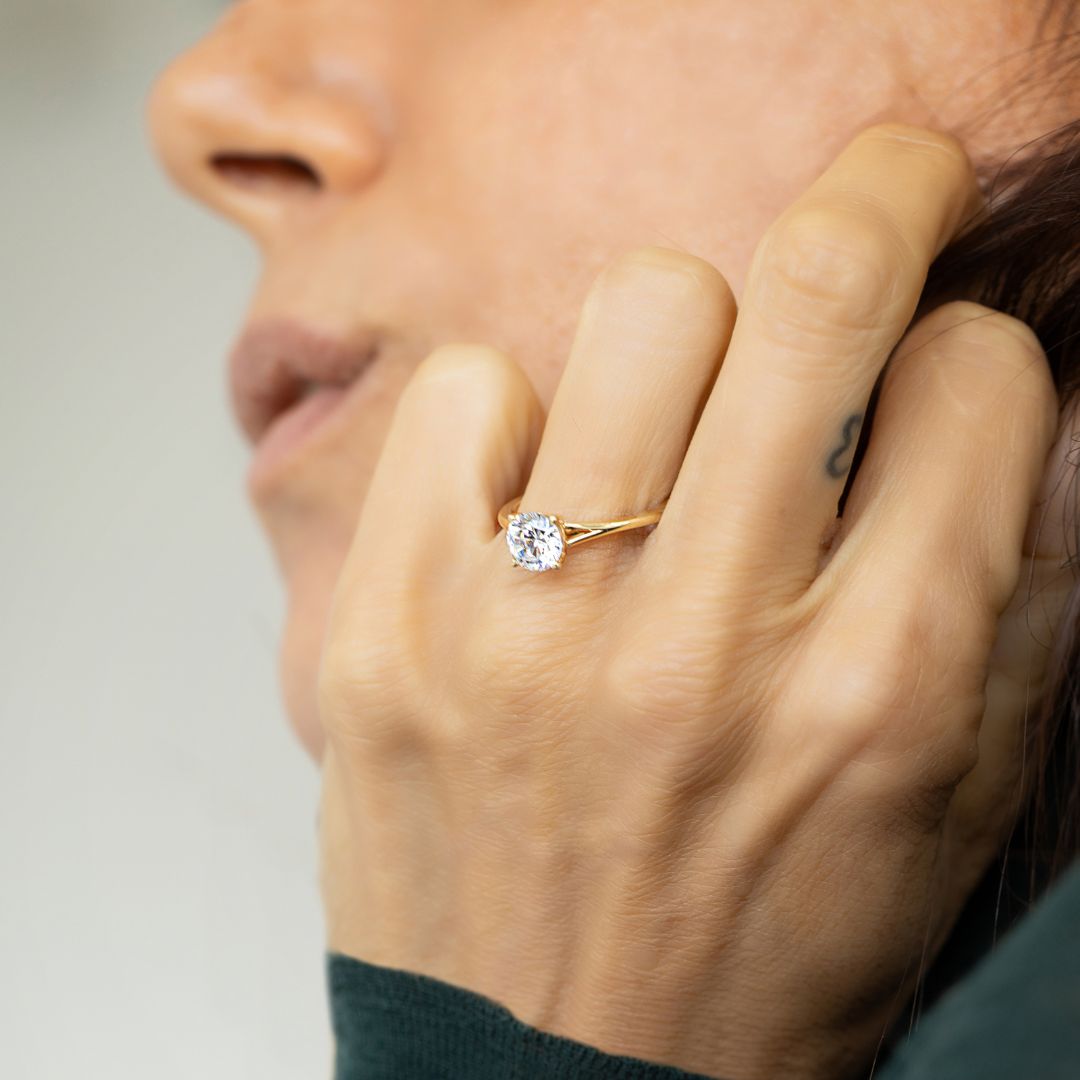 Round brilliant solitaire engagement ring | 14K Gold