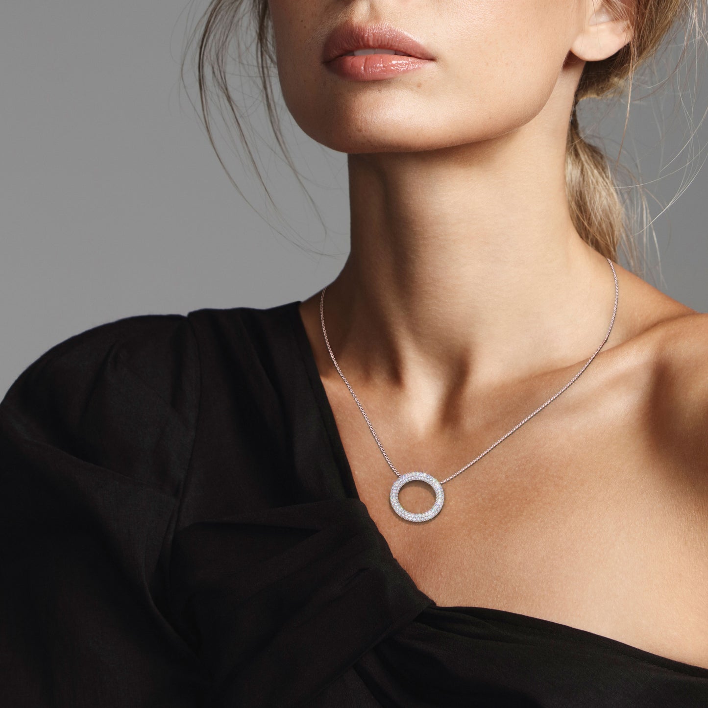 Diamond Row Circle Necklace in 14K Gold