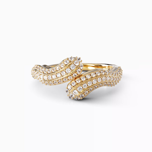 Carved Ring in 18 Karat Gold with Diamonds