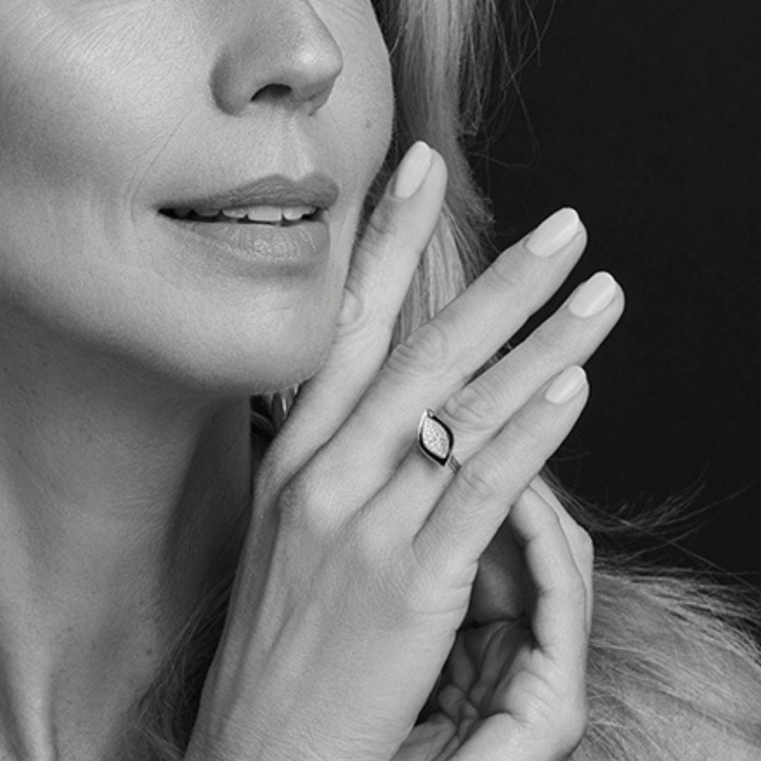 Nature-inspired diamond two-tone ring 18K Gold | Platinum